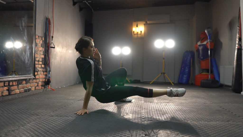 Kadın hocadan kadınlara özel kickboks dersi Kadın hocadan kadınlara özel kickboks dersi