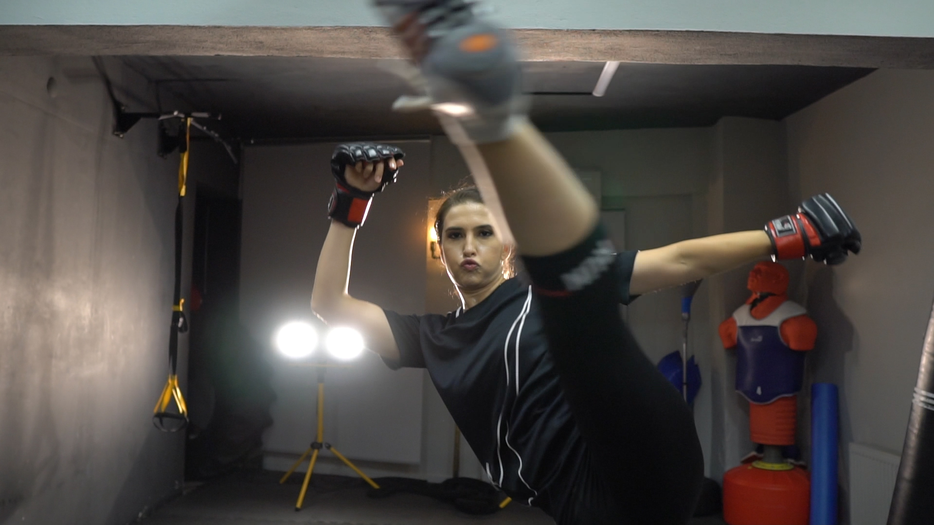 Kadın hocadan kadınlara özel kickboks dersi Kadın hocadan kadınlara özel kickboks dersi